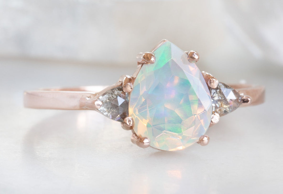 How to Tell If an Opal Is Real
