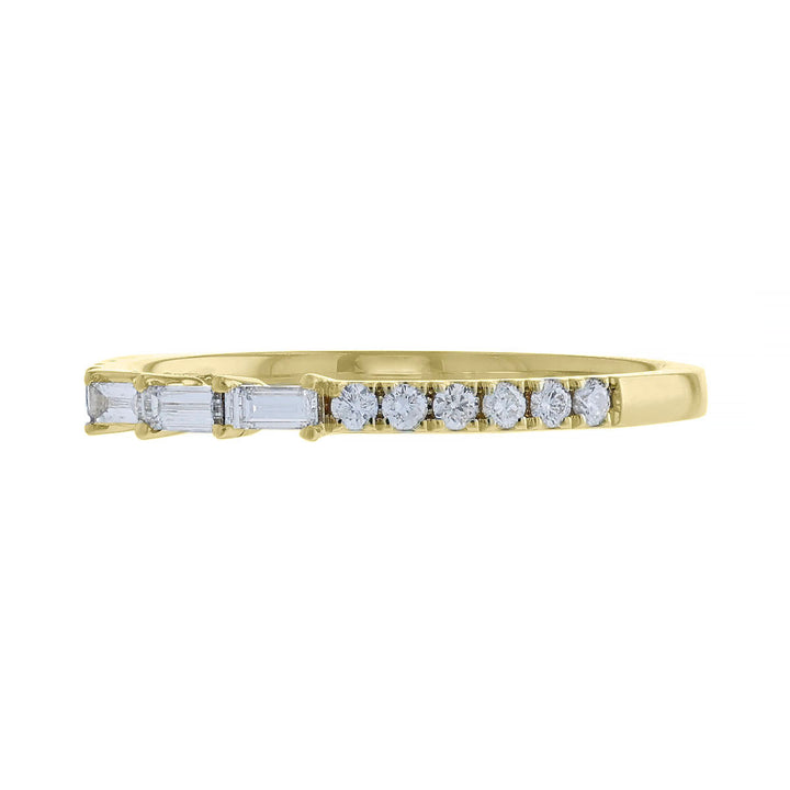 Round Center Baguette Diamond Ring