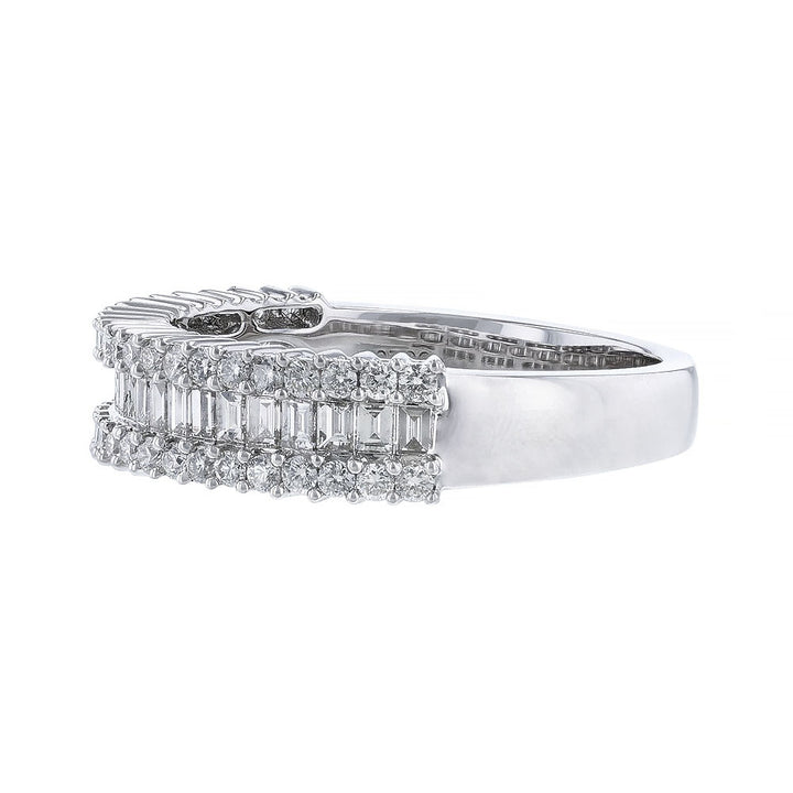 Round & Baguette Diamond Ring, 0.80ct.
