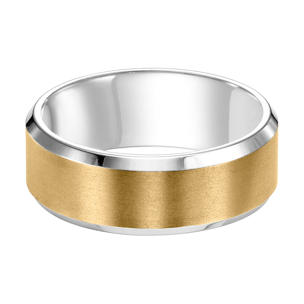 This crisp yet timeless, Comfort Fit wedding features a brushed finish with beveled edge