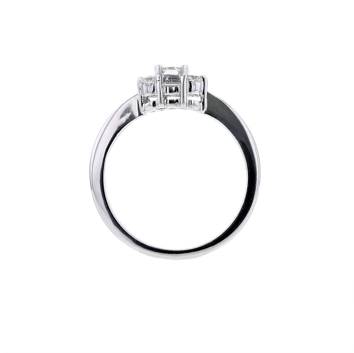 18K White Gold  Diamond Cluster Ring