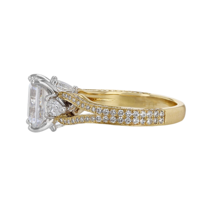 18K Yellow Gold Split Shank Ring, 1.20ct.