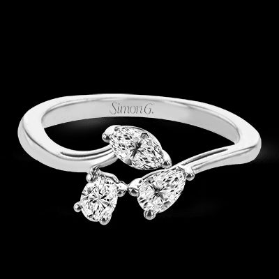 Right Hand Ring in 18k Gold