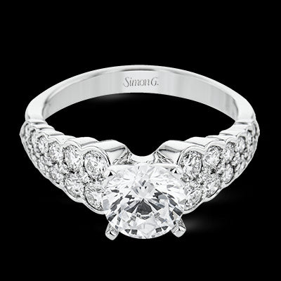 Engagement Ring in 18k Gold with Diamonds