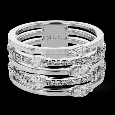 Right Hand Ring in 18k Gold with Diamonds