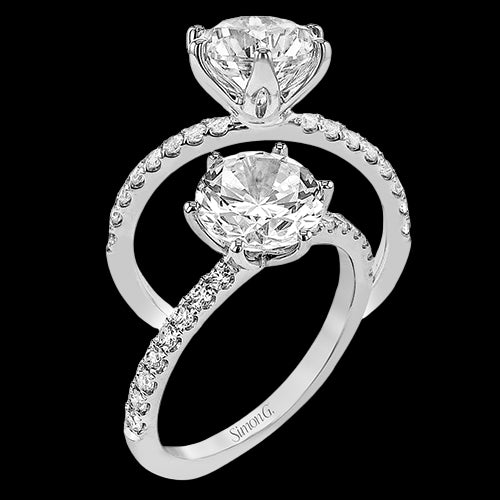 Engagement Ring in 18k Gold with Diamonds