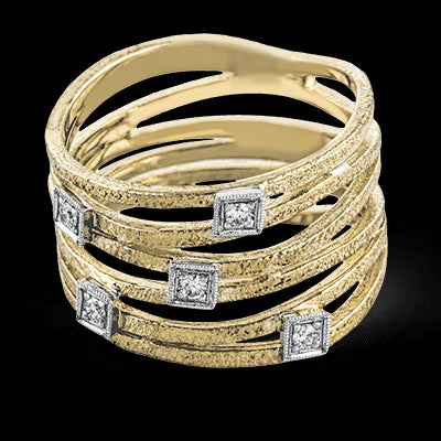 Right Hand Ring in 18k Gold with Diamonds