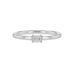 Side Oval Shaped Solitaire Diamond Ring